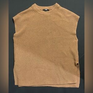 Uniqlo Brown Crewneck Sweater